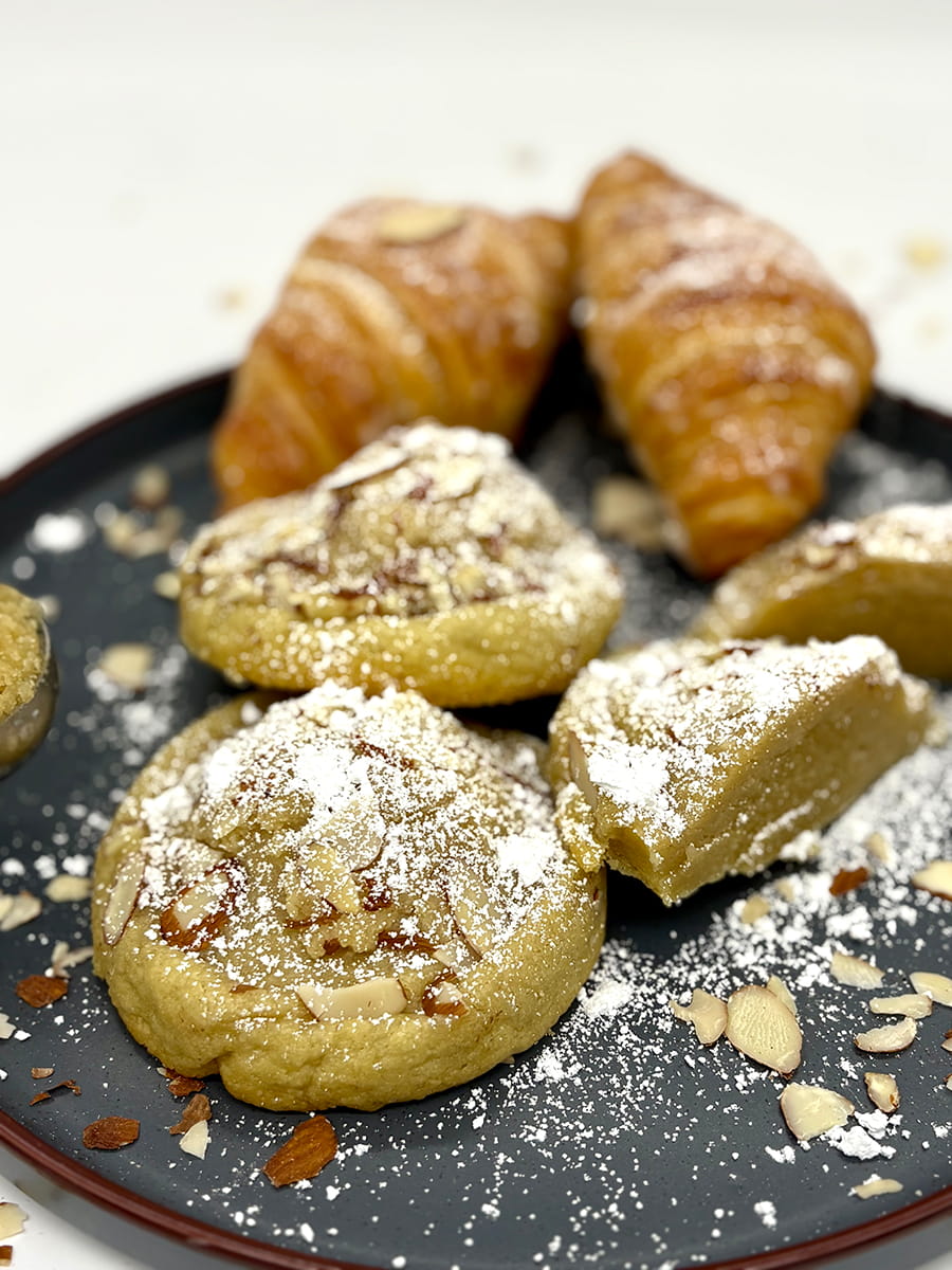 Almond Criossant